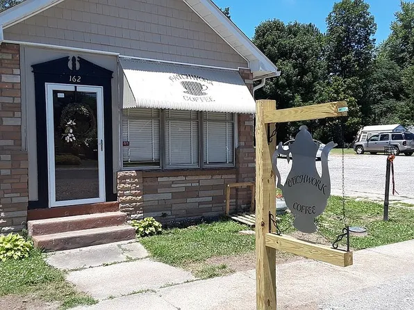 162 1st St, Clay, KY 42404