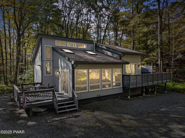 62 Sheffick Dr, Gouldsboro, PA 18424