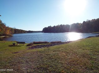 105 Cavan Ct, Shohola, PA 18458