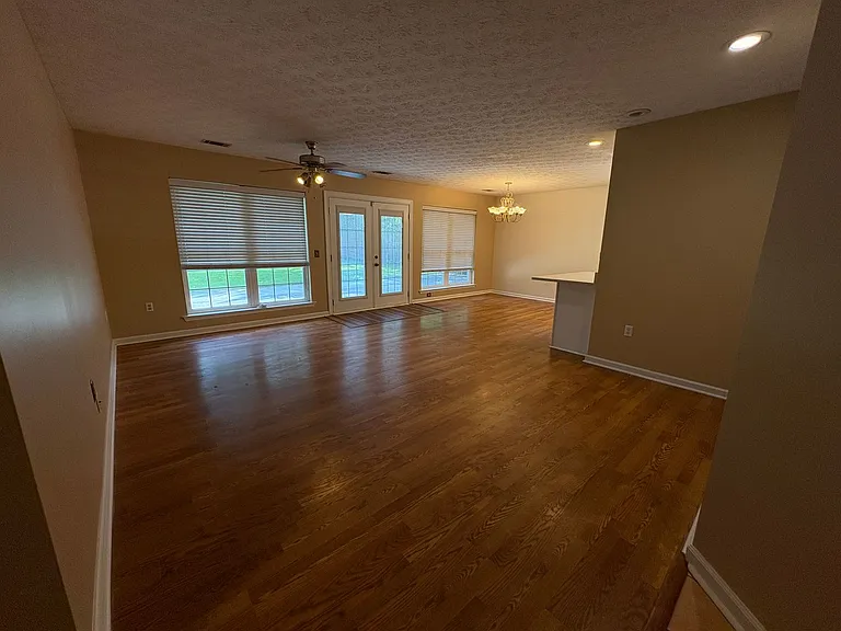 133 John Glenn Dr — Photo 3