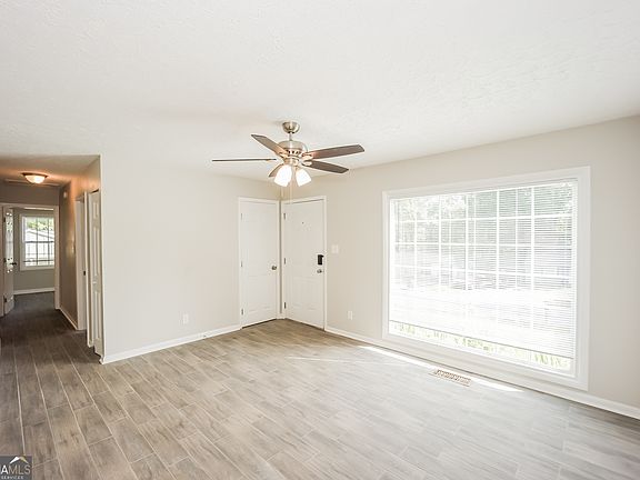 5th image of 862 Kennesaw Dr