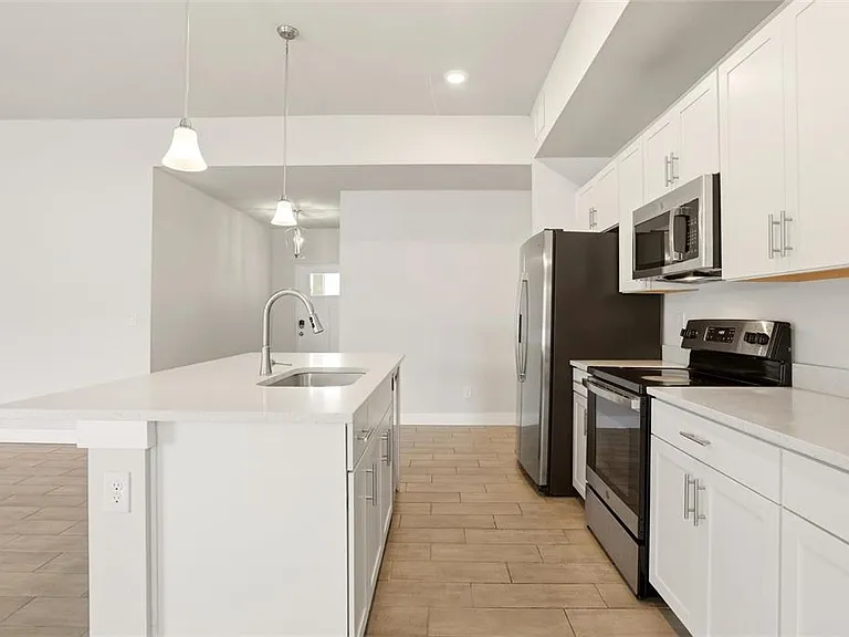 870 Columbia St — Photo 12