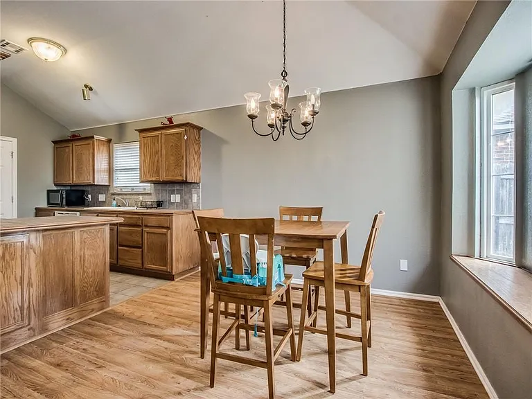 612 SW 38th Pl — Photo 11