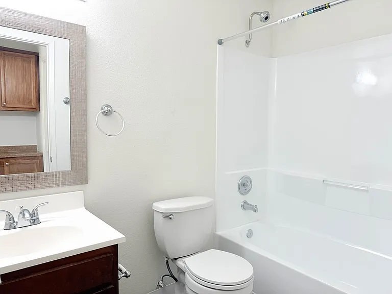 Sun Valley Gardens Apartments — Photo 15