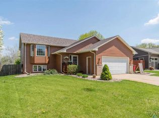 2018 S Gordon Dr, Sioux Falls, SD 57110