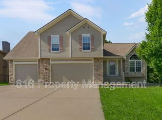 701 Tomahawk Ct, Smithville, MO 64089