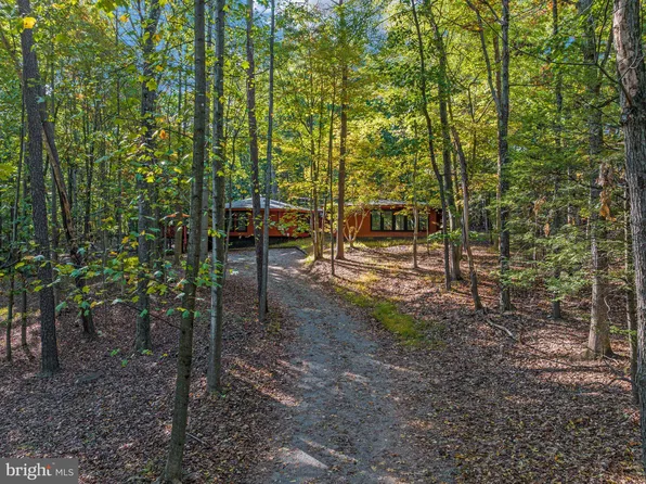 863 The Woods Rd, Hedgesville, WV 25427