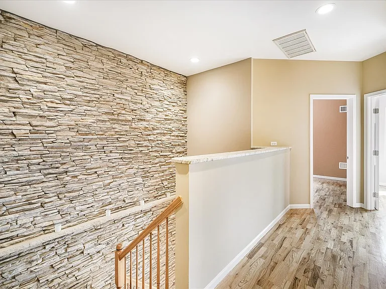 58 Alexander Ct — Photo 23