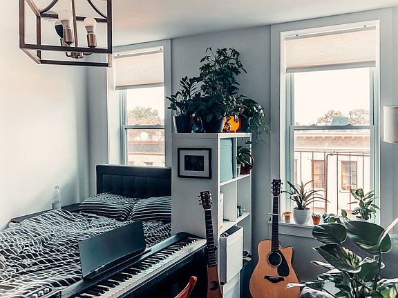 3rd image of 774 Franklin Ave #2D