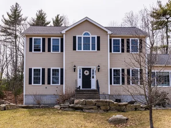 451 Roosevelt Dr, Northbridge, MA 01534