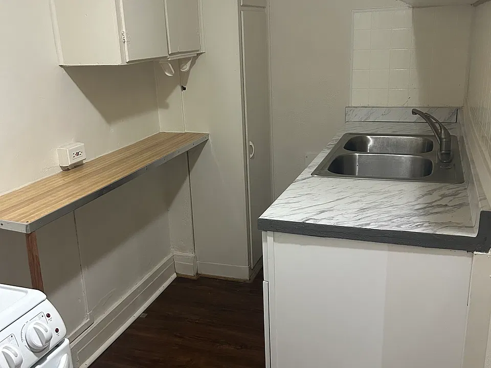 910 Greenwood Ave #21
