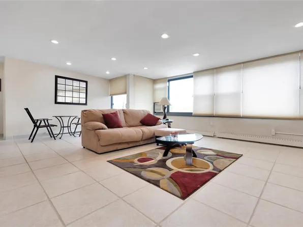 9-05 166 St. #9C, Beechhurst, NY 11357