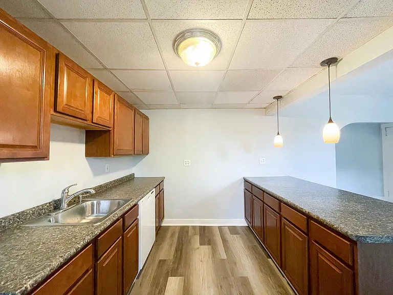 5725 Phillips Ave — Photo 4