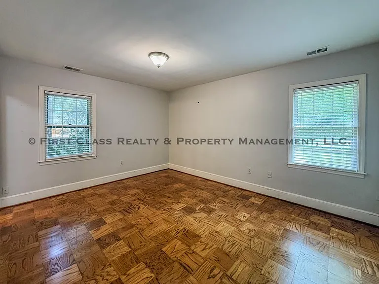 500 Ashworth Rd — Photo 39