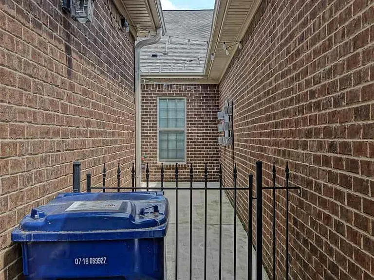 551 W Mossyleaf Dr — Photo 20