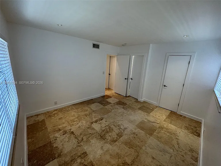 2724 NE 15th St #4 — Photo 10
