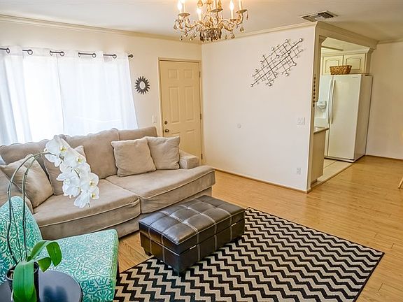 4th image of 226 W Tujunga Ave APT 210