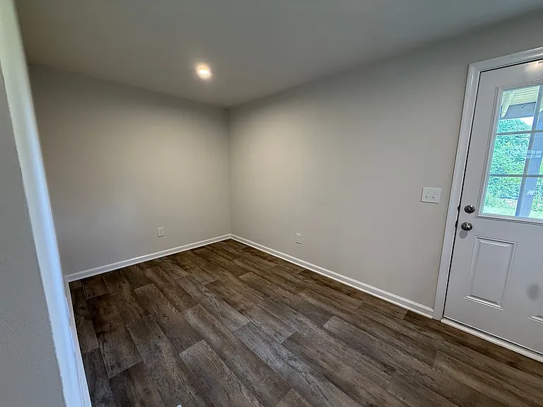 306 Parkridge Way — Photo 2