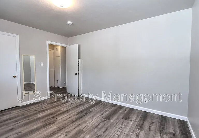 4439 V St #5 — Photo 43