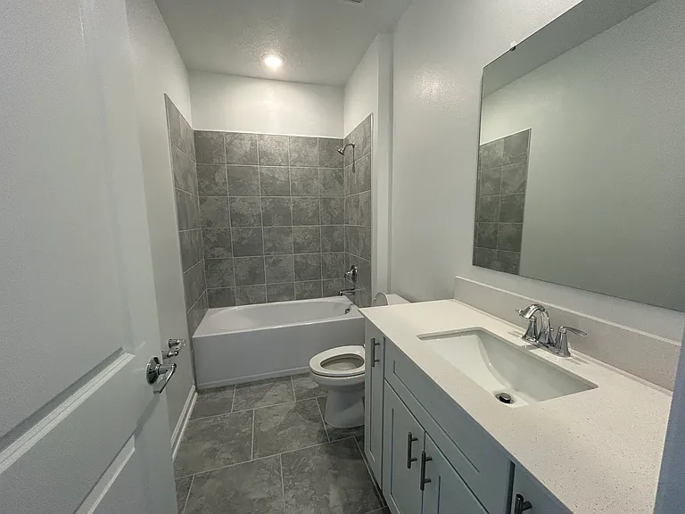 Upper level full bathroom