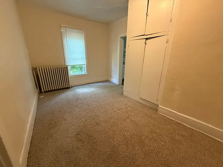 202 S Grove St — Photo 3