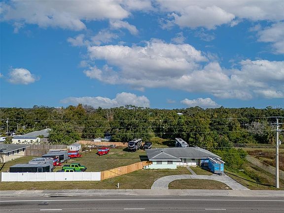 3rd image of 4431 Fruitville Rd