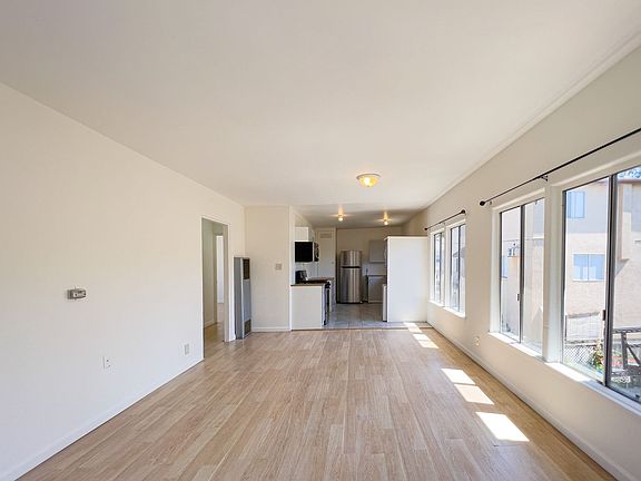 3rd image of 1517 E Maple St #B