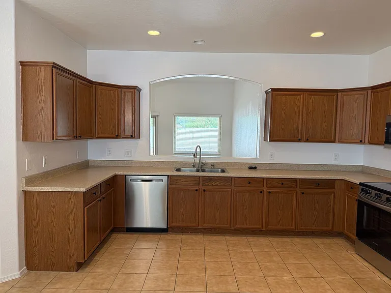 1682 E Fontana Dr — Photo 30
