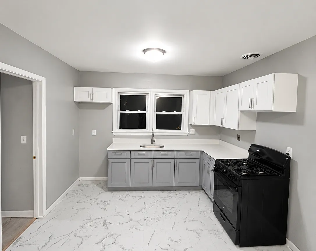 📍 158 3rd Ave #2R — photo 10 of 10