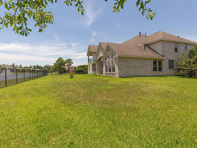 162 W Hullwood Ct — Photo 48