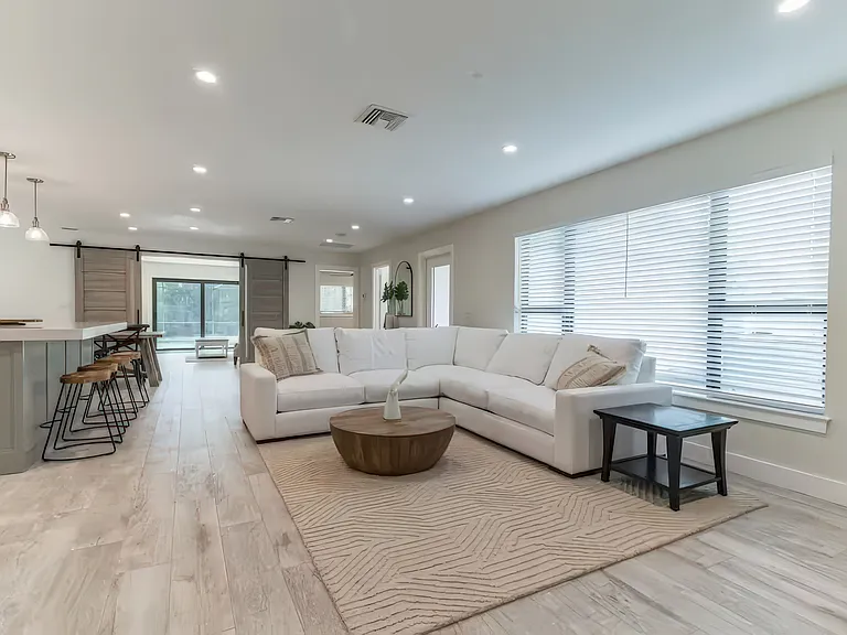 19218 W Indies Cir — Photo 13