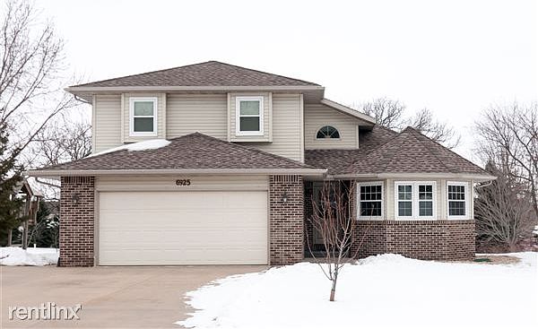 6925 Half Moon Circle-1