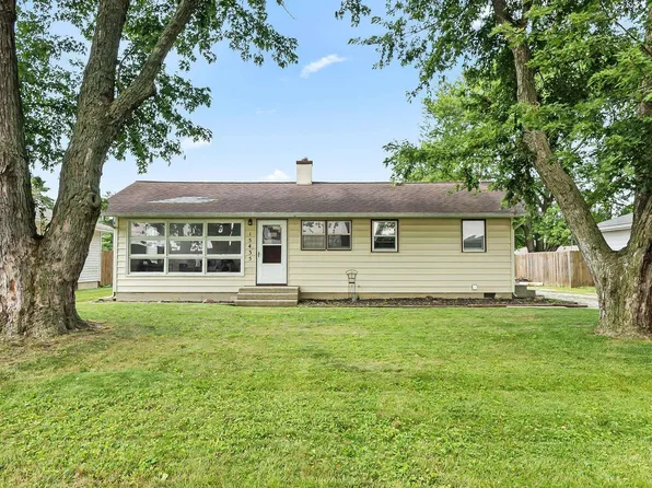 15435 Oak St, Huntertown, IN 46748