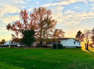 1655 Buckeye Rd, Flora, IL 62839