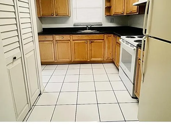 7700 NW 30th St APT 204, Hollywood, FL 33024