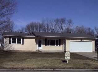 111 Meadowlane Dr, Catlin, IL 61817