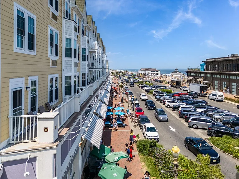 Pier Village Apartments — Photo 42