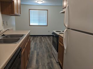 206 Garfield St SE #19, Warroad, MN 56763