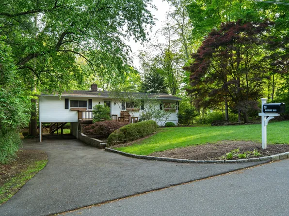 16 Wakerobin Road, Norwalk, CT 06851