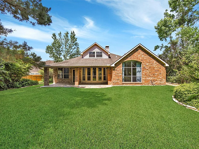 14 Beauty Bower Pl — Photo 36