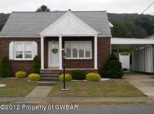15 Oak St, West Wyoming, PA 18644
