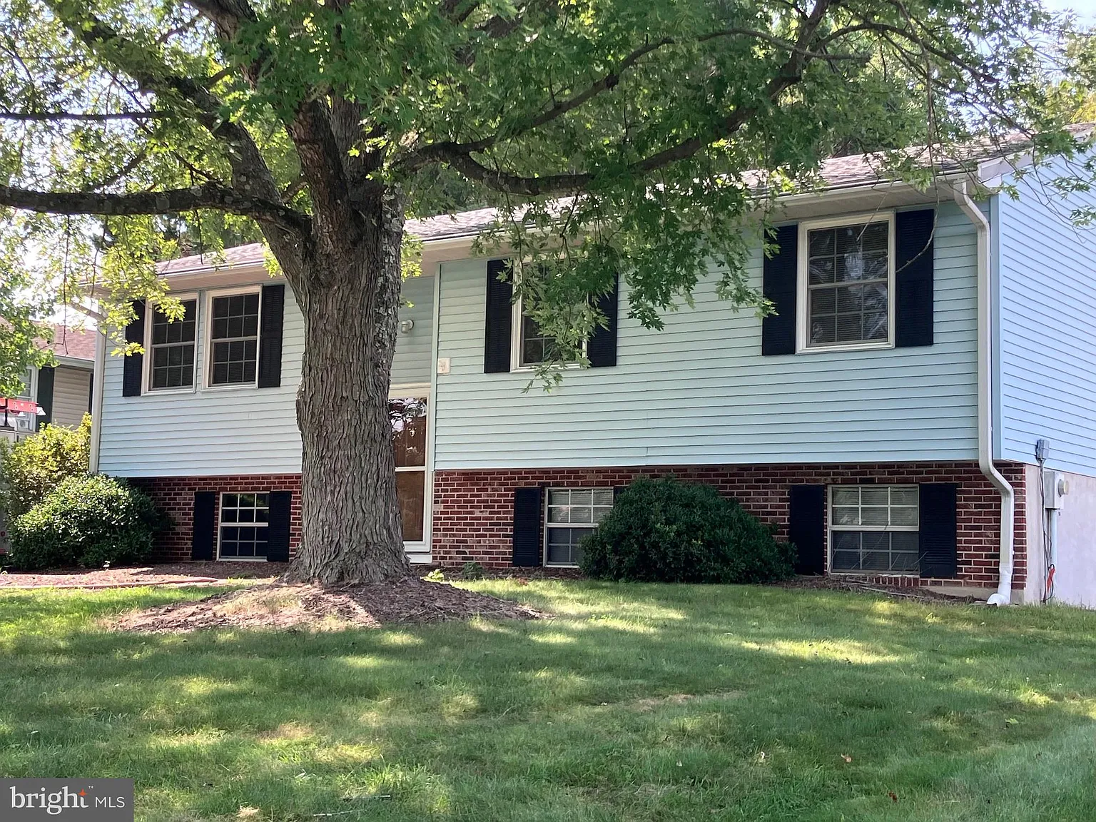3 bed, 2.0 bath, 2280 sqft, $2,349 — Photo 3