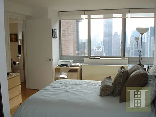 Rented by Halstead Real Estate | media 15
