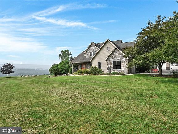 3rd image of 528 Summer Hill Rd