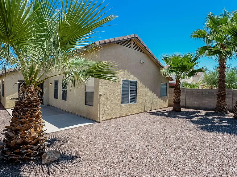 2033 W Green Tree Dr — Photo 15