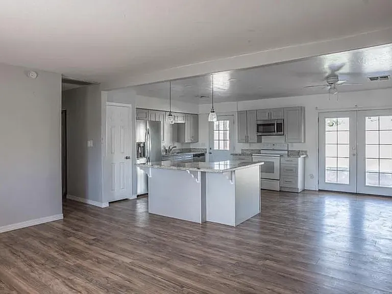 1233 S Hardy Dr — Photo 10