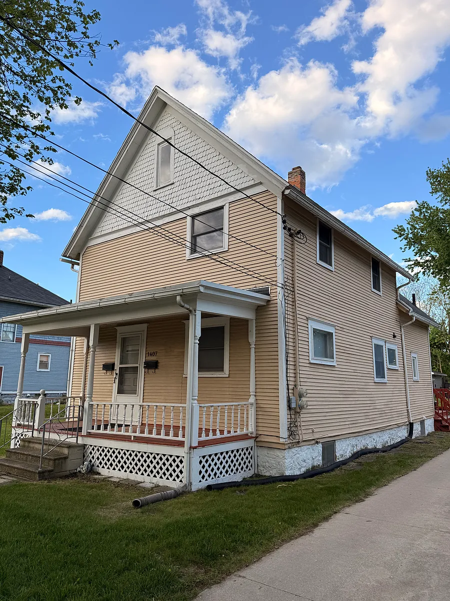 Building Photo - 1407 1st St