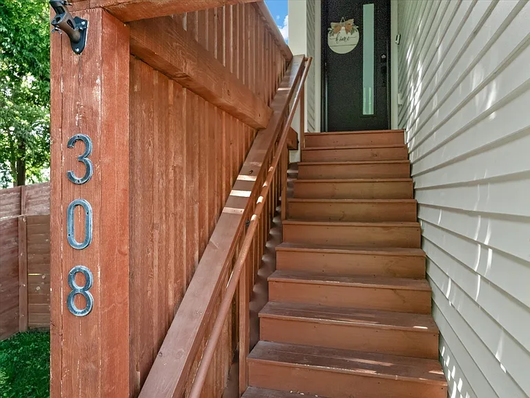 308 Sunliner Dr — Photo 6
