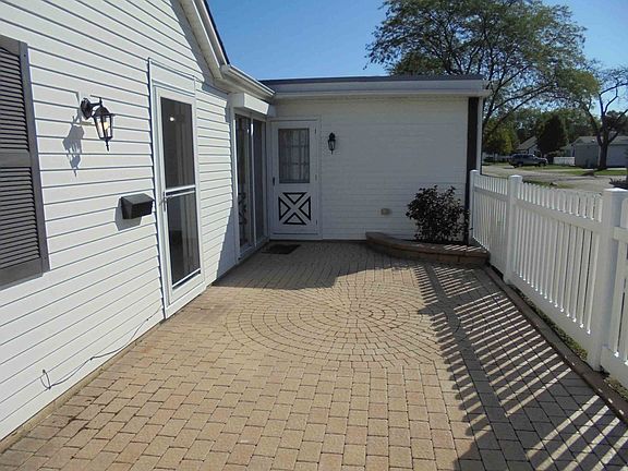 5th image of 27 Garden Dr