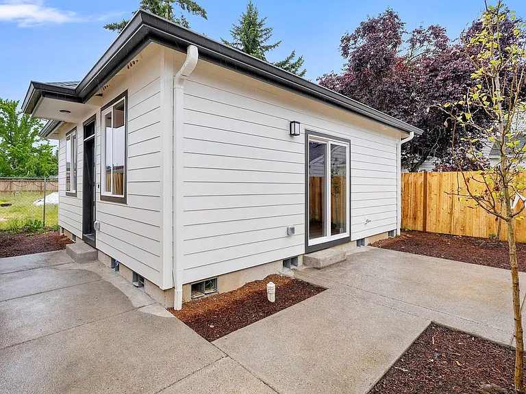 6345 SE 85th Ave #B — Photo 2